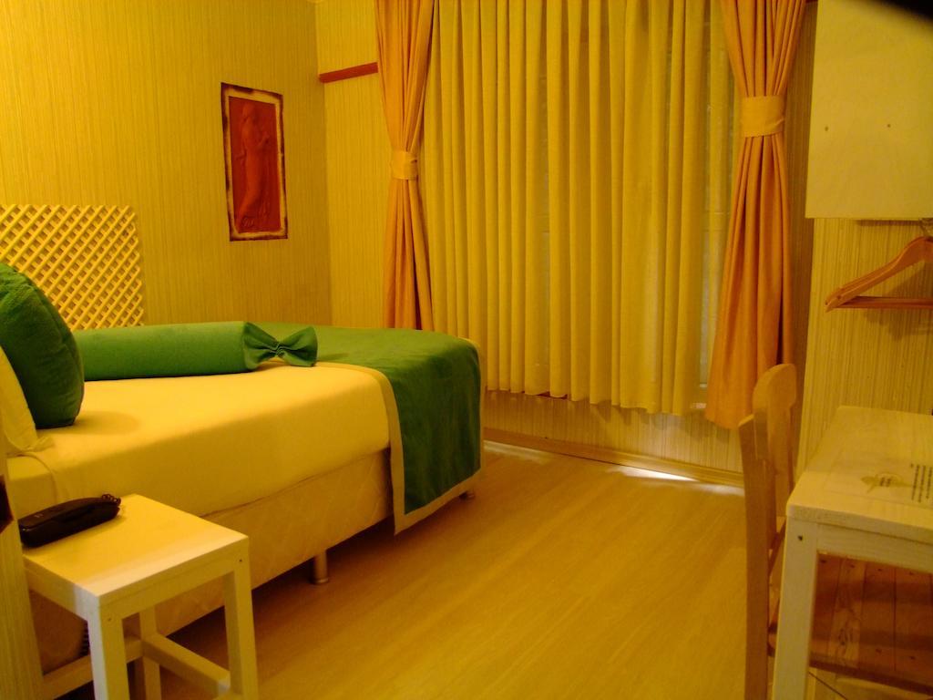 Hotel Ishakpasa Konagi Estambul Habitación foto
