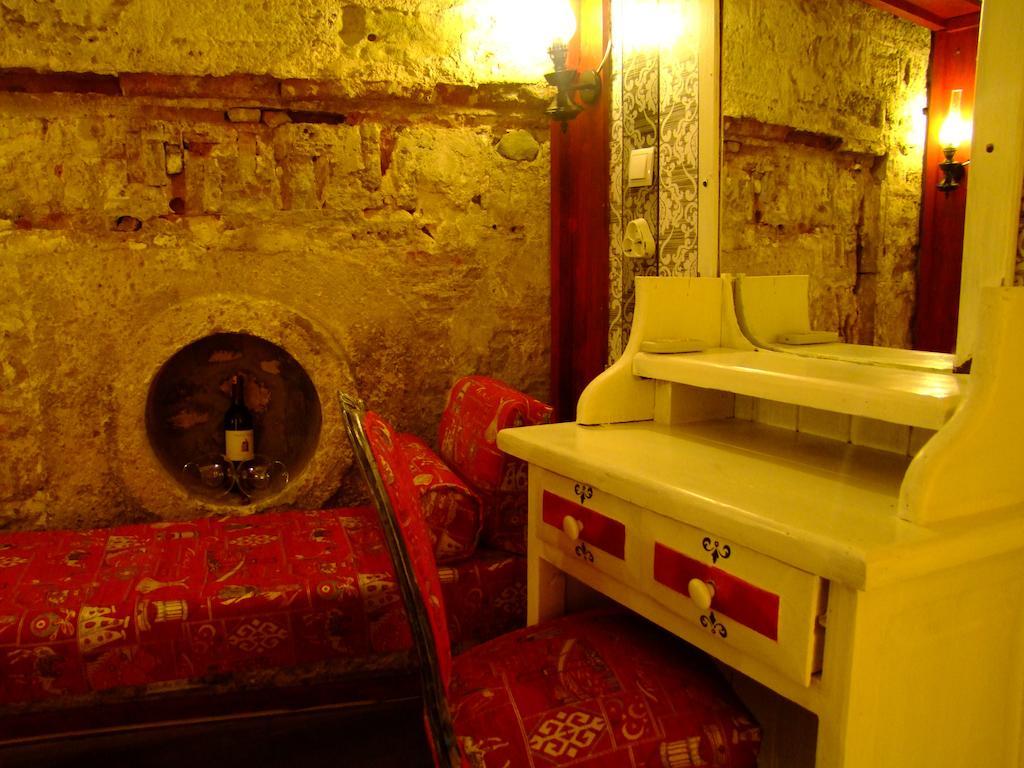Hotel Ishakpasa Konagi Estambul Habitación foto